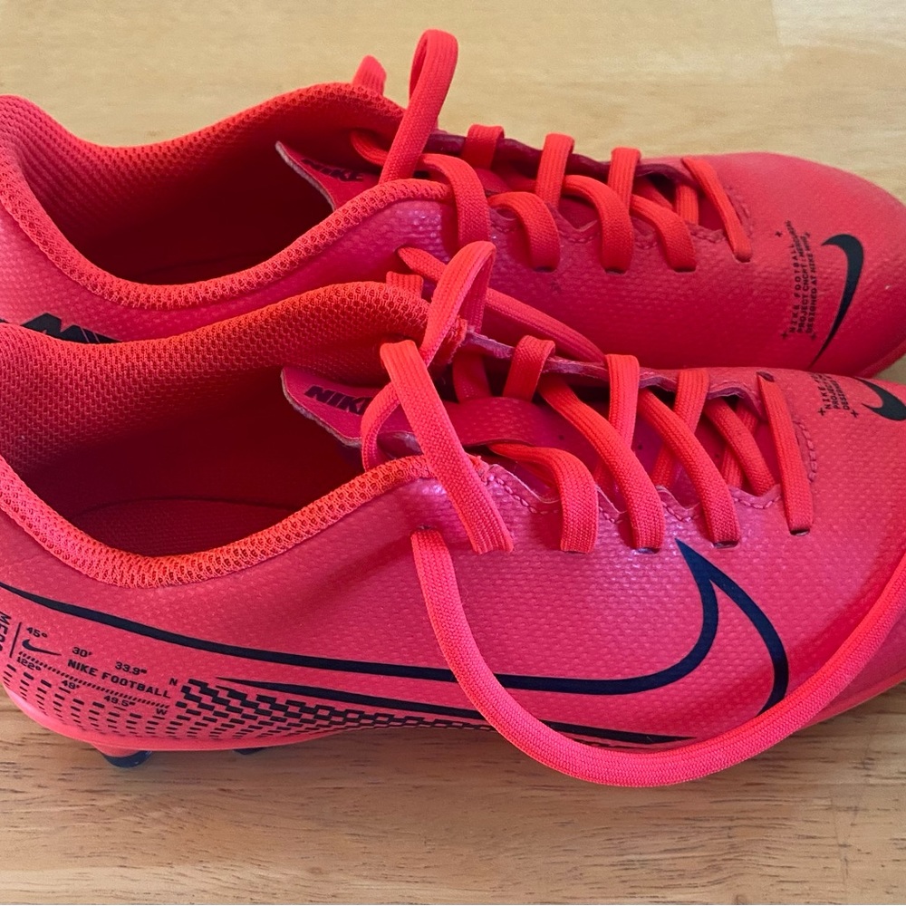 Boys Nike cleats, size 1.5